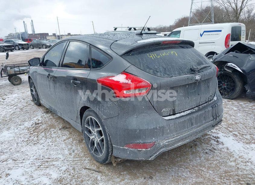 Photo 3 of 2015 Ford Focus SE (VIN 1FADP3K24FL384245)