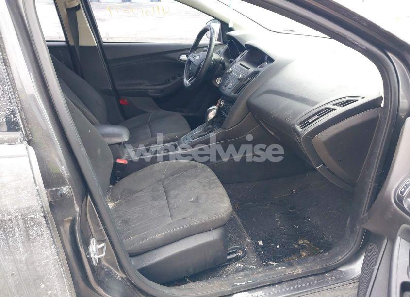 Photo 5 of 2015 Ford Focus SE (VIN 1FADP3K24FL384245)