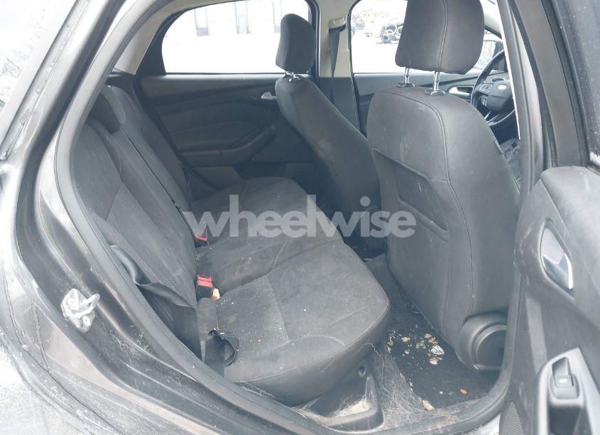 Photo 8 of 2015 Ford Focus SE (VIN 1FADP3K24FL384245)