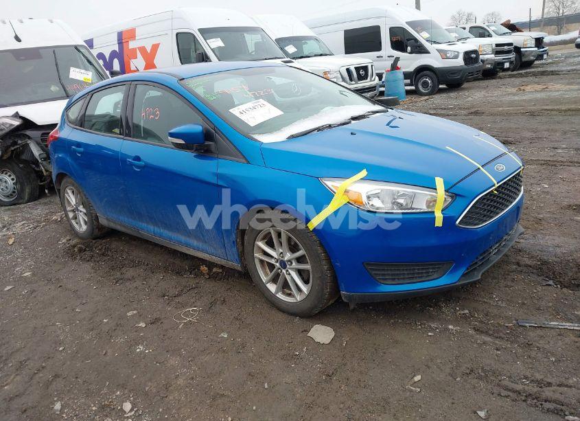 2016 Ford Focus SE (VIN 1FADP3K24GL210547) main photo