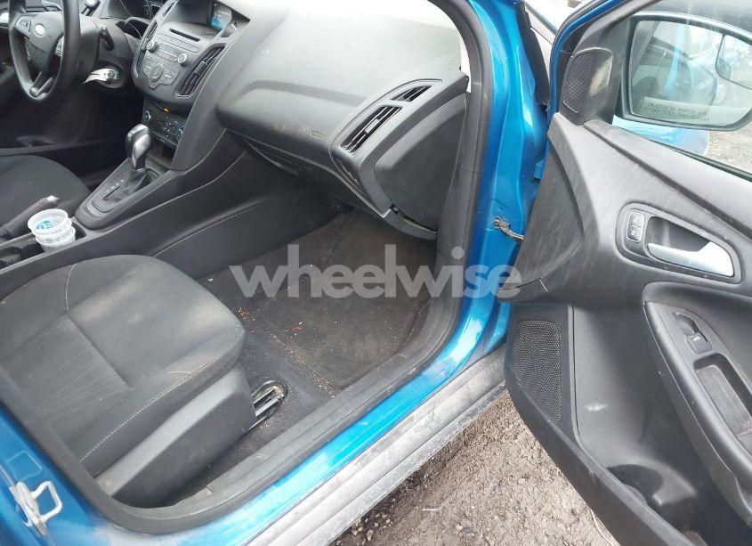 Photo 5 of 2016 Ford Focus SE (VIN 1FADP3K24GL210547)