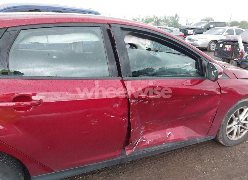 Photo 6 of 2016 Ford Focus SE (VIN 1FADP3K24GL233522)