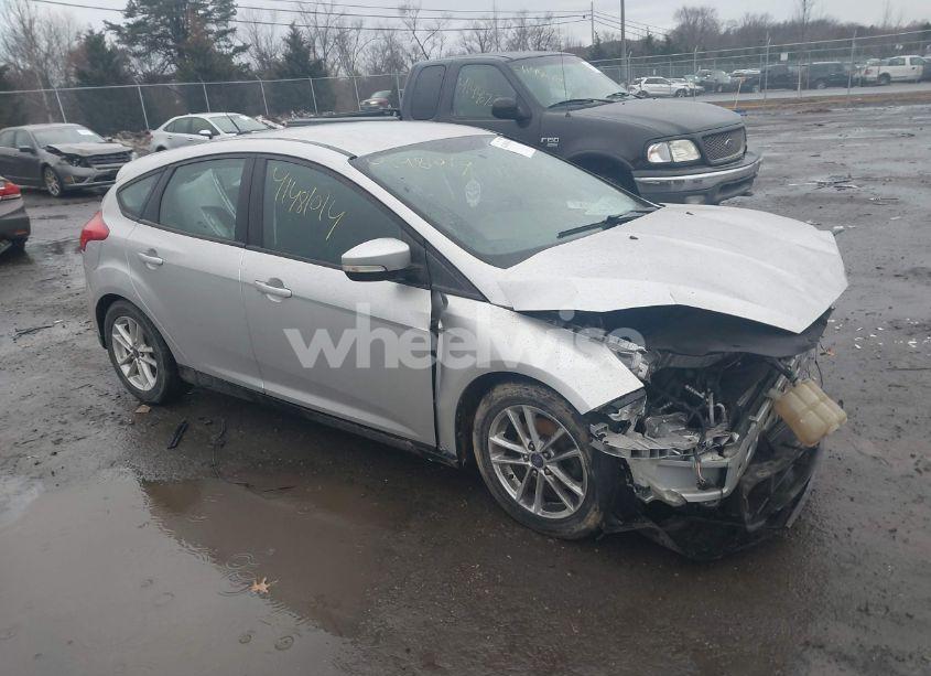 2016 Ford Focus SE (VIN 1FADP3K24GL283076) main photo