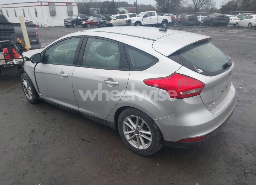 Photo 3 of 2016 Ford Focus SE (VIN 1FADP3K24GL283076)