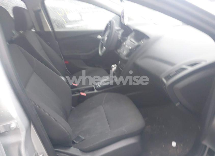 Photo 5 of 2016 Ford Focus SE (VIN 1FADP3K24GL283076)