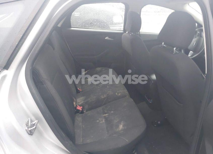 Photo 8 of 2016 Ford Focus SE (VIN 1FADP3K24GL283076)