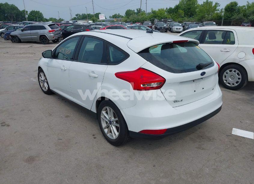 Photo 3 of 2016 Ford Focus SE (VIN 1FADP3K24GL325181)