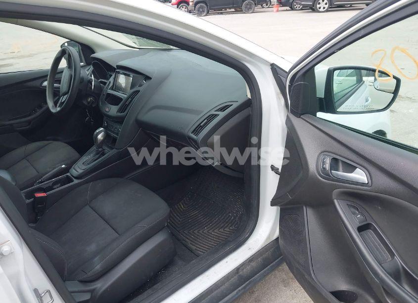 Photo 5 of 2016 Ford Focus SE (VIN 1FADP3K24GL325181)