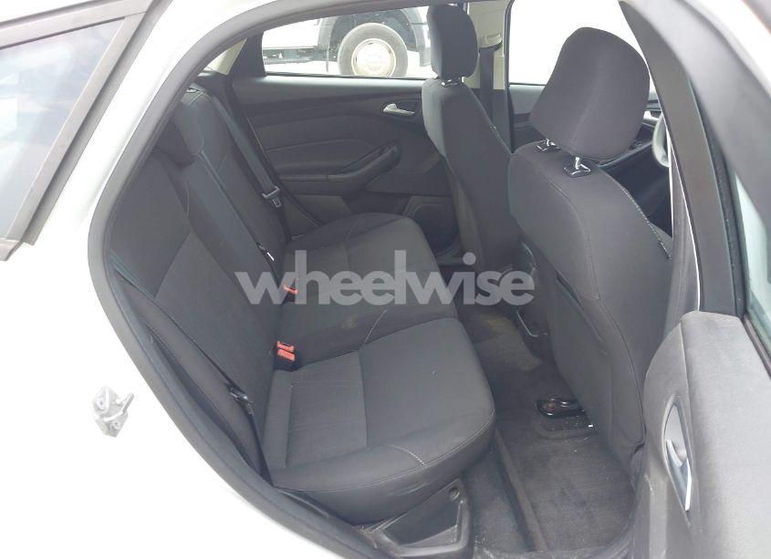 Photo 8 of 2016 Ford Focus SE (VIN 1FADP3K24GL325181)