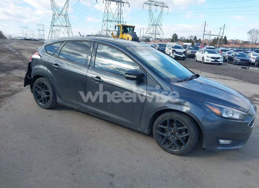 2016 Ford Focus SE (VIN 1FADP3K24GL340182) main photo