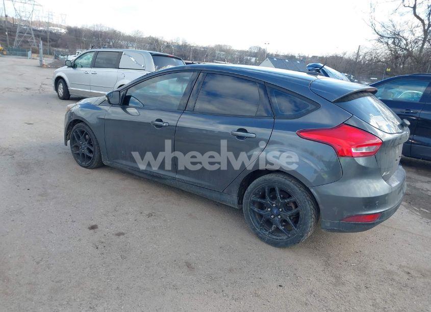 Photo 3 of 2016 Ford Focus SE (VIN 1FADP3K24GL340182)