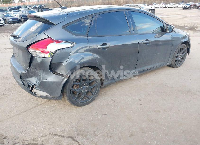 Photo 4 of 2016 Ford Focus SE (VIN 1FADP3K24GL340182)