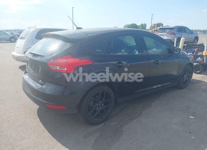 Photo 4 of 2016 Ford Focus SE (VIN 1FADP3K24GL387678)