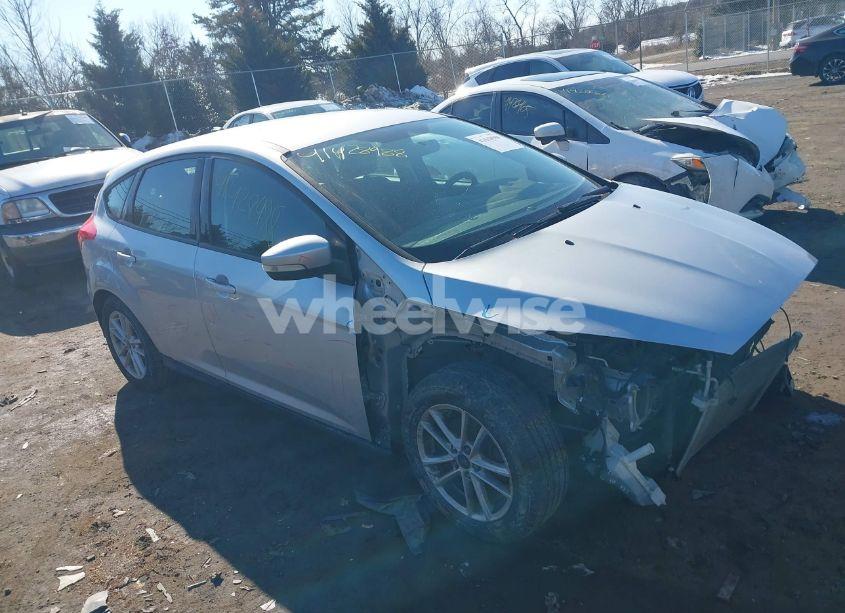 2017 Ford Focus SE (VIN 1FADP3K24HL217130) main photo
