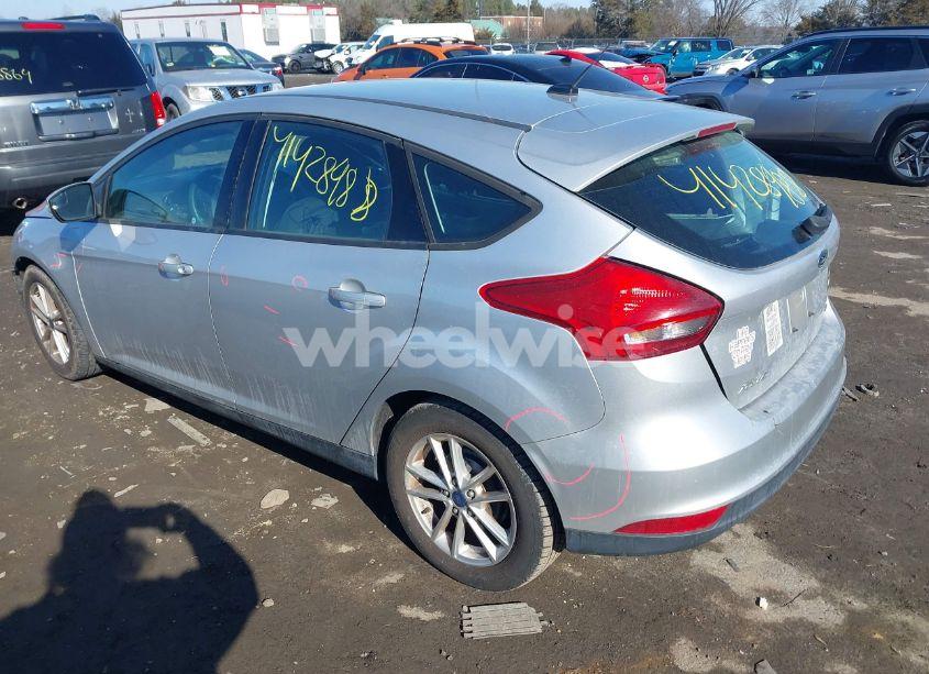 Photo 3 of 2017 Ford Focus SE (VIN 1FADP3K24HL217130)
