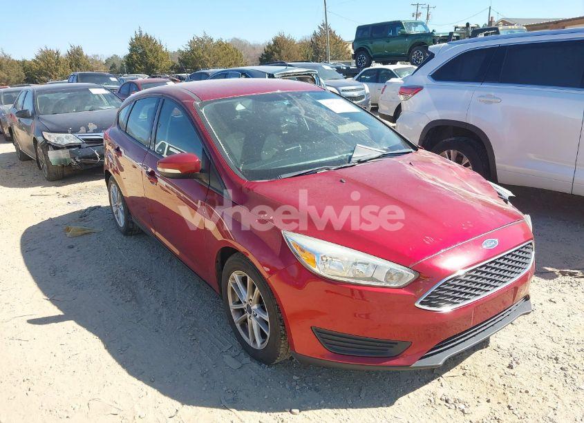 2017 Ford Focus SE (VIN 1FADP3K24HL241444) main photo