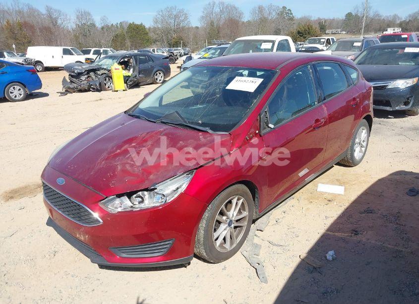 Photo 2 of 2017 Ford Focus SE (VIN 1FADP3K24HL241444)