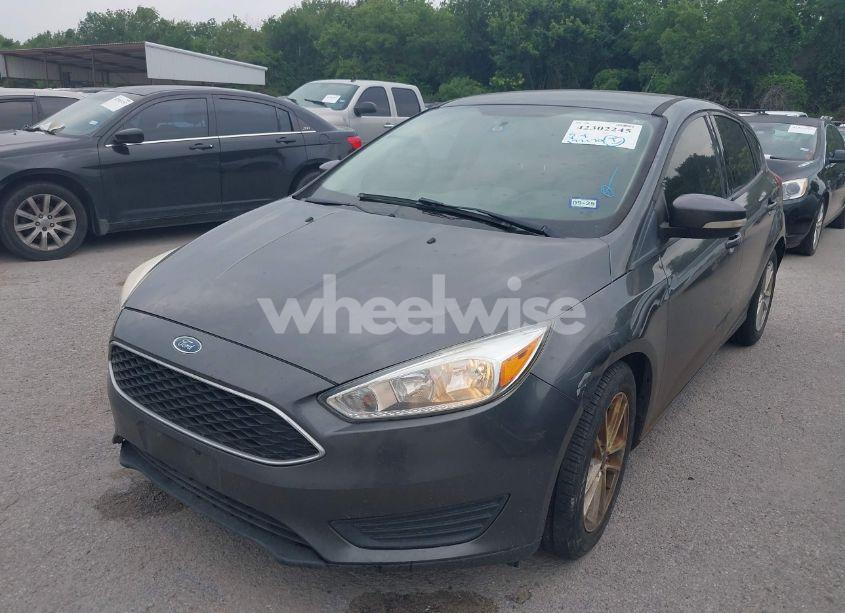 Photo 2 of 2017 Ford Focus SE (VIN 1FADP3K24HL249186)