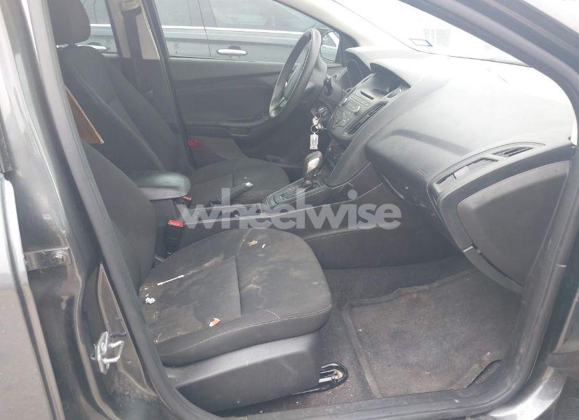 Photo 5 of 2017 Ford Focus SE (VIN 1FADP3K24HL249186)