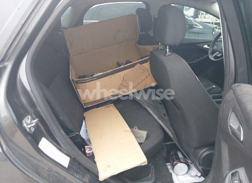 Photo 8 of 2017 Ford Focus SE (VIN 1FADP3K24HL249186)