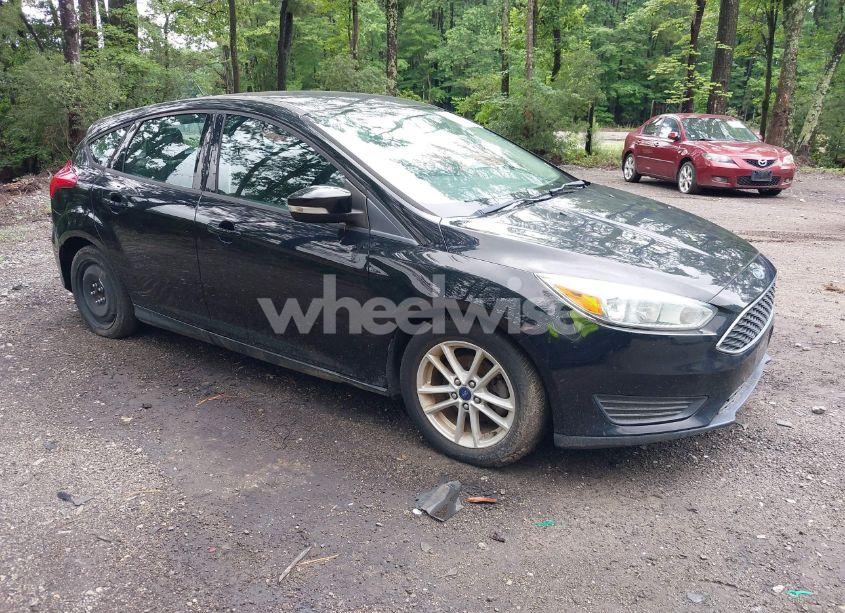 2017 Ford Focus SE (VIN 1FADP3K24HL285847) main photo