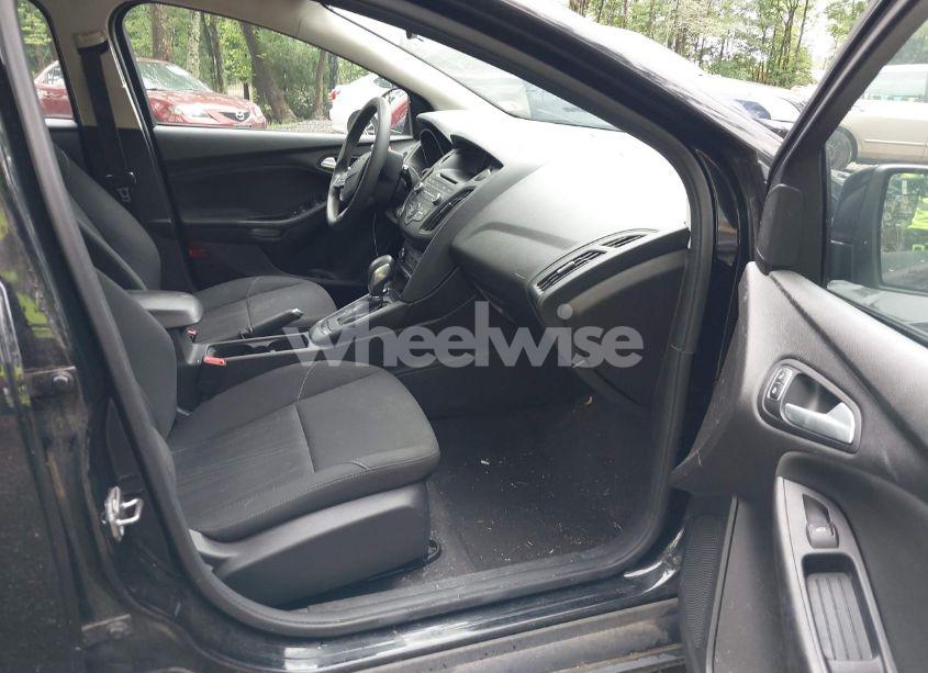 Photo 5 of 2017 Ford Focus SE (VIN 1FADP3K24HL285847)