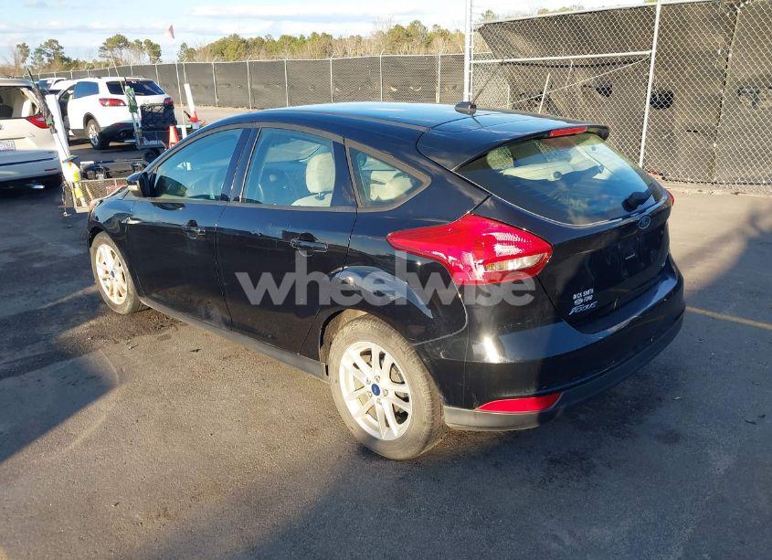 Photo 3 of 2017 Ford Focus SE (VIN 1FADP3K24HL301643)