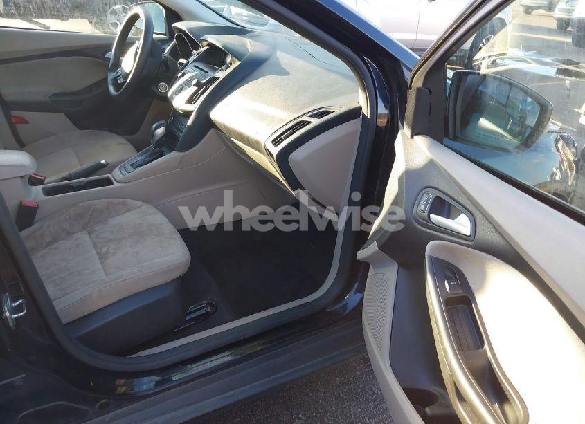 Photo 5 of 2017 Ford Focus SE (VIN 1FADP3K24HL301643)