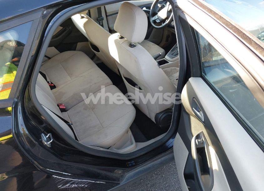 Photo 8 of 2017 Ford Focus SE (VIN 1FADP3K24HL301643)