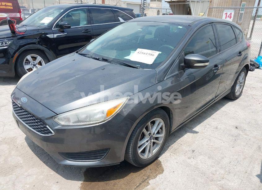 Photo 2 of 2017 Ford Focus SE (VIN 1FADP3K24HL318684)