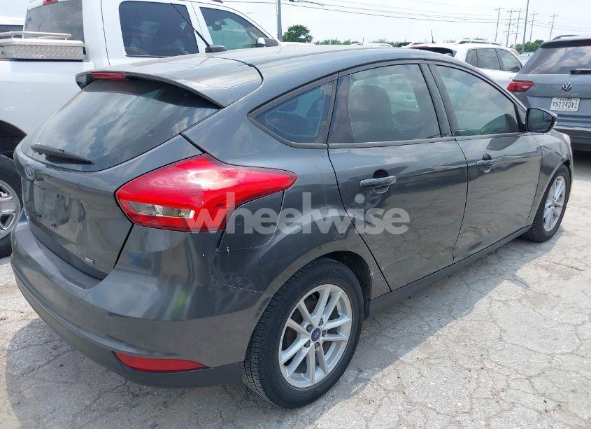 Photo 4 of 2017 Ford Focus SE (VIN 1FADP3K24HL318684)
