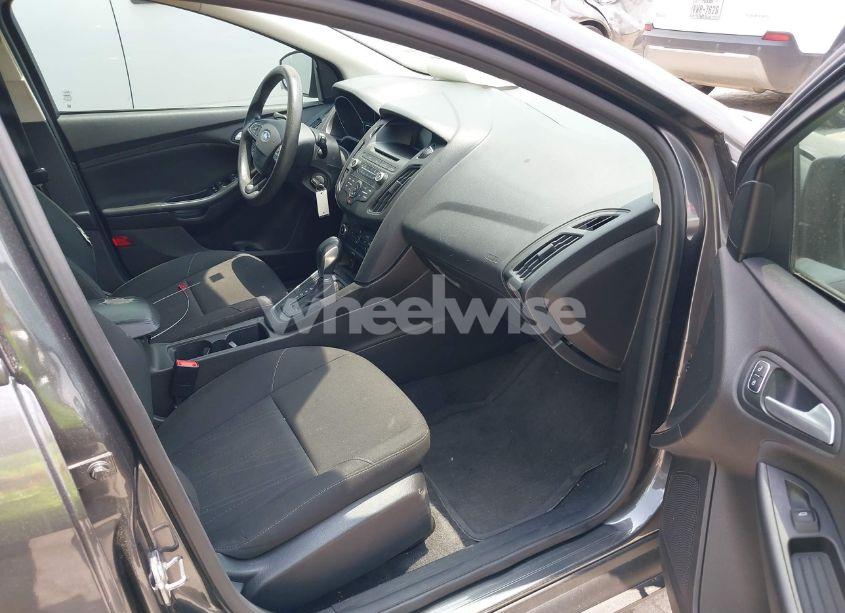 Photo 5 of 2017 Ford Focus SE (VIN 1FADP3K24HL318684)