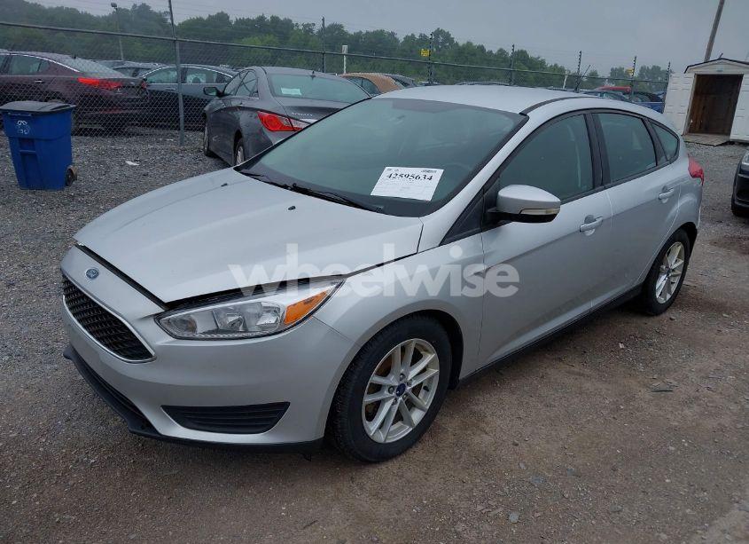 Photo 2 of 2017 Ford Focus SE (VIN 1FADP3K24HL321892)