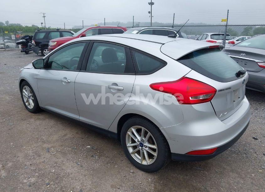 Photo 3 of 2017 Ford Focus SE (VIN 1FADP3K24HL321892)