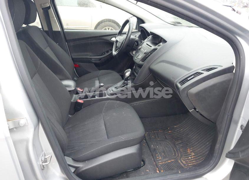 Photo 5 of 2017 Ford Focus SE (VIN 1FADP3K24HL321892)