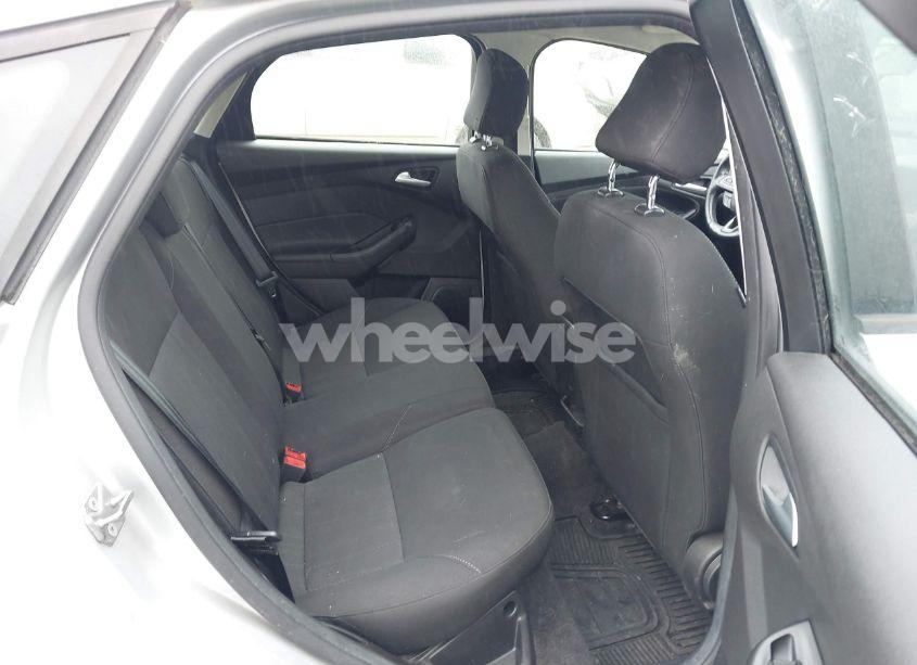 Photo 8 of 2017 Ford Focus SE (VIN 1FADP3K24HL321892)