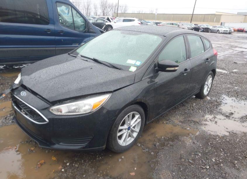 Photo 2 of 2017 Ford Focus SE (VIN 1FADP3K24HL323593)