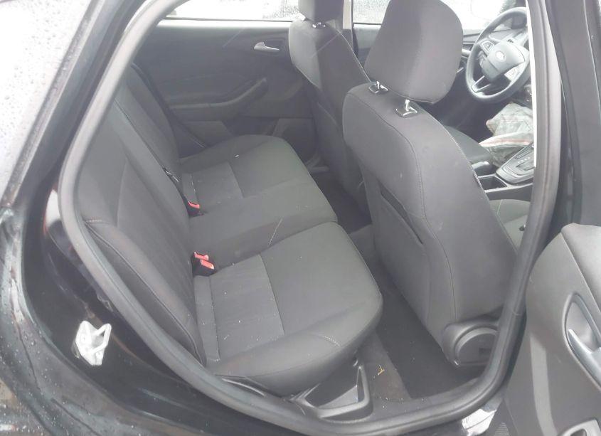 Photo 8 of 2017 Ford Focus SE (VIN 1FADP3K24HL323593)