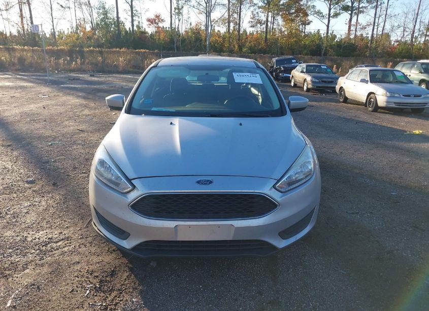 Photo 12 of 2018 Ford Focus SE (VIN 1FADP3K24JL212452)