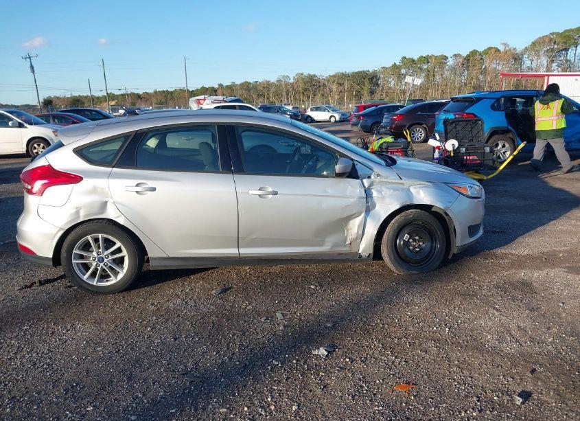 Photo 13 of 2018 Ford Focus SE (VIN 1FADP3K24JL212452)