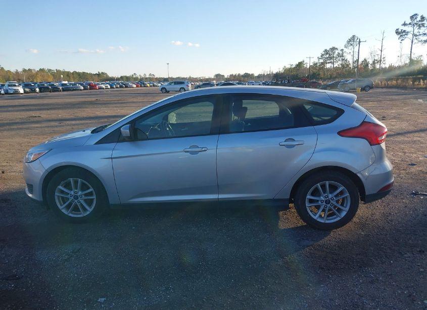 Photo 14 of 2018 Ford Focus SE (VIN 1FADP3K24JL212452)