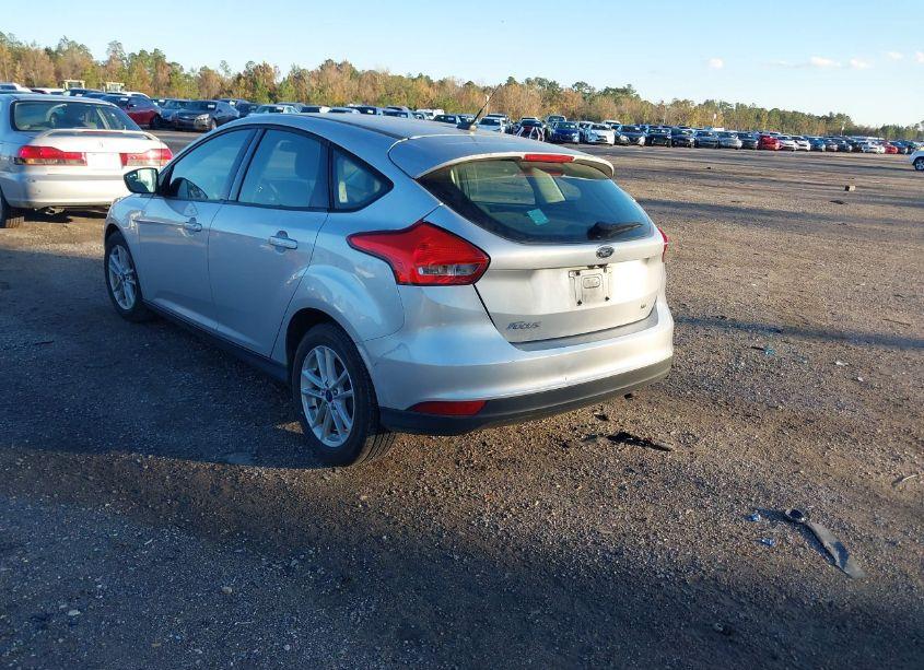 Photo 3 of 2018 Ford Focus SE (VIN 1FADP3K24JL212452)