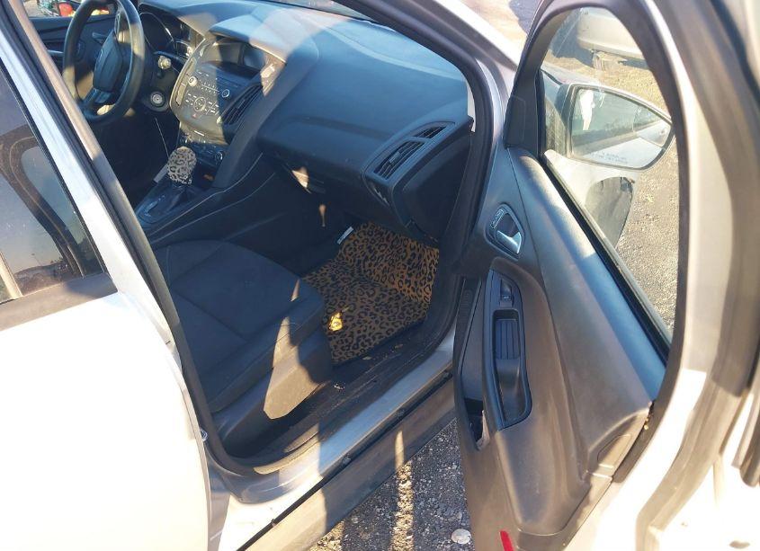 Photo 5 of 2018 Ford Focus SE (VIN 1FADP3K24JL212452)