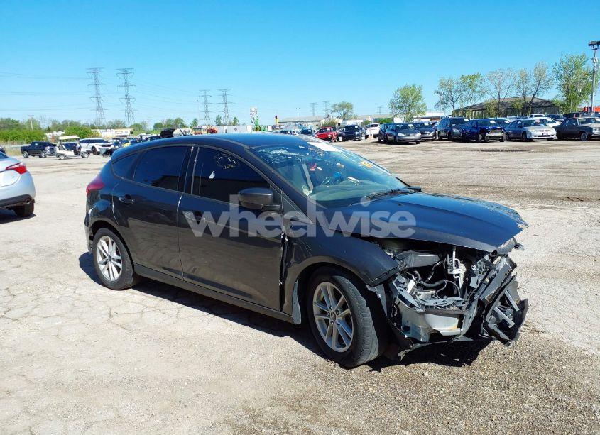 2018 Ford Focus SE (VIN 1FADP3K24JL231227) main photo