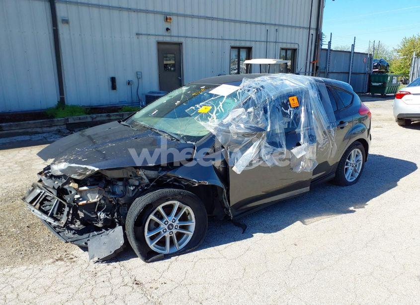 Photo 2 of 2018 Ford Focus SE (VIN 1FADP3K24JL231227)