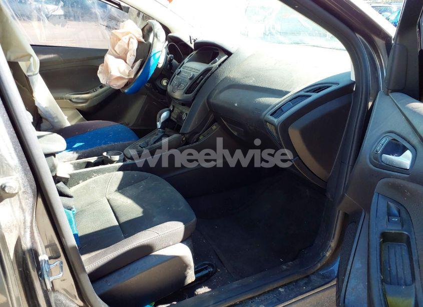 Photo 5 of 2018 Ford Focus SE (VIN 1FADP3K24JL231227)