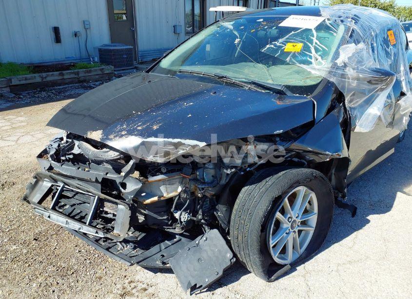 Photo 6 of 2018 Ford Focus SE (VIN 1FADP3K24JL231227)