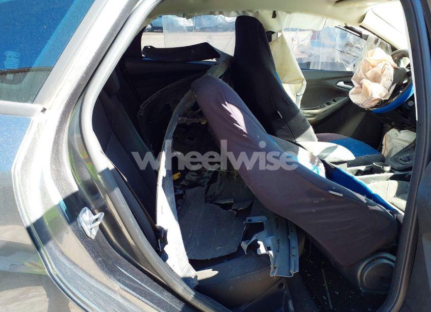 Photo 8 of 2018 Ford Focus SE (VIN 1FADP3K24JL231227)