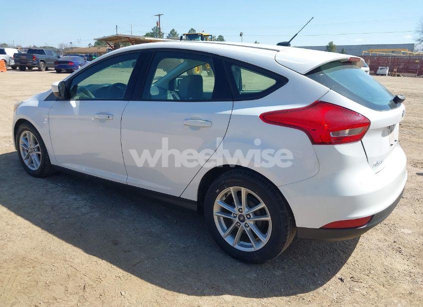 Photo 3 of 2018 Ford Focus SE (VIN 1FADP3K24JL231986)