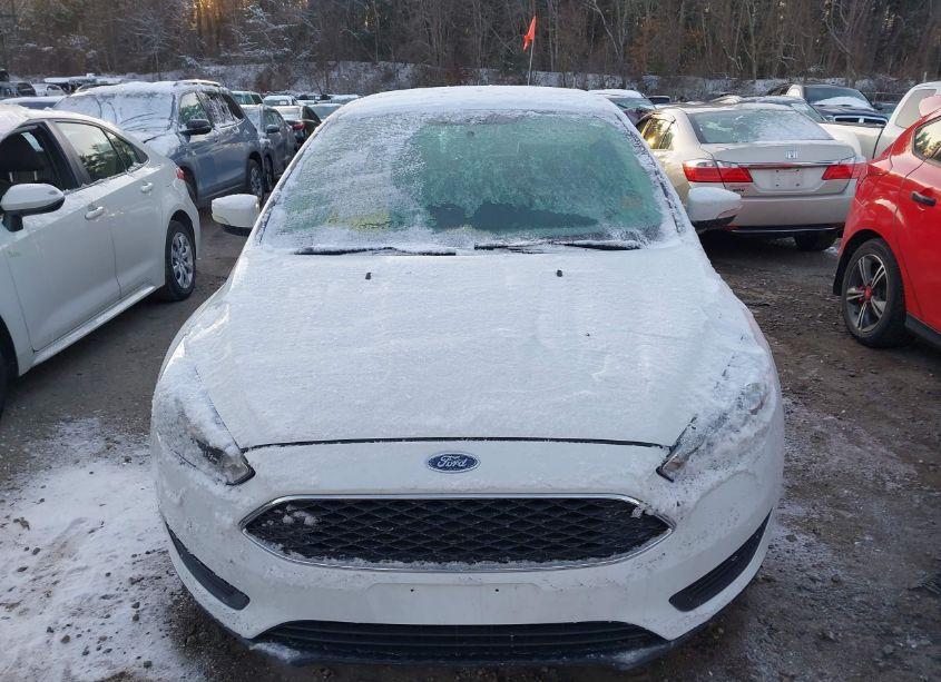 Photo 12 of 2018 Ford Focus SE (VIN 1FADP3K24JL254216)